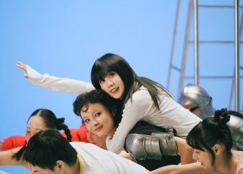 MV找回白安童心！躺雪堆笑喊「黏黏的很像史萊姆」