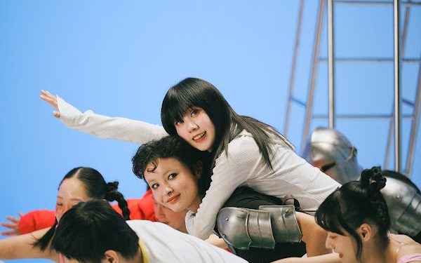 MV找回白安童心!躺雪堆笑喊「黏黏的很像史萊姆」