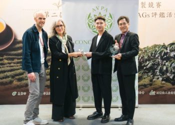 阿里山茶再登國際舞台 洪崇倫法國AVPA世界茶葉大賽奪金銀雙獎