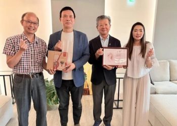 戶外廣告化身公益平台 李丞軒推動城市公益燈箱 30年不輟