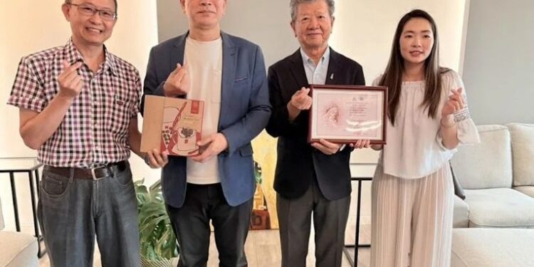 戶外廣告化身公益平台 李丞軒推動城市公益燈箱 30年不輟