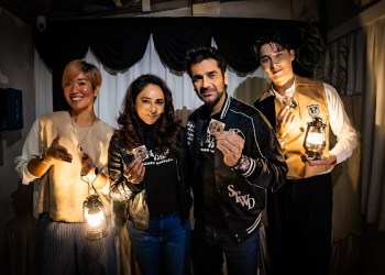 印度男星阿建巴吉瓦與探員宋偉恩挑戰恐怖搜查 沉浸式翻屍找線索嚇破膽