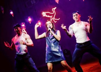 育兒把腦袋清空！凱莉自爆「昨天在幹嘛我真的不記得」