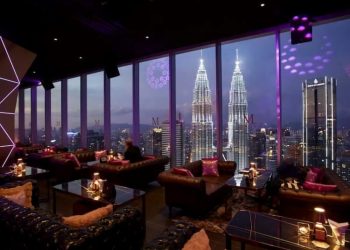 GD Properties(佶帝集團)震撼推出 KL360　馬來西亞首座70米懸崖彎曲泳池與10米長和透明玻璃天空滑梯地標　　投資熱點引爆吉隆坡！