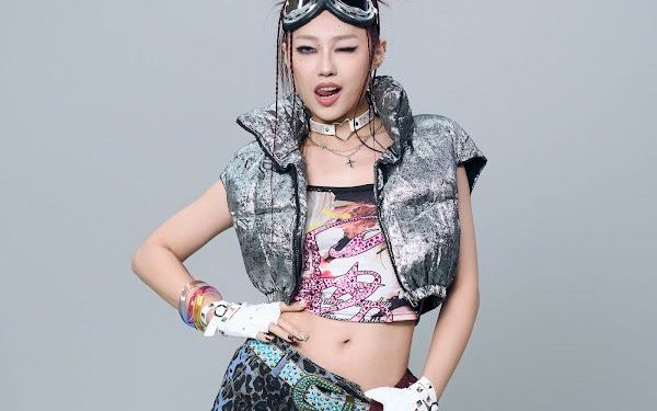 琟娜VERNA原地轉生 〈Okashii 奇怪欸〉 中二到很欠揍