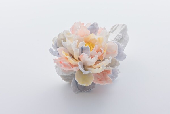 圖 4 : Leo Wong 陶瓷花卉雕塑《牡丹 》 系列