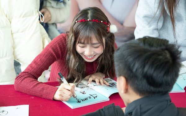 AKB48 Team TP 蔡亞恩首本寫真集《初次見麵》開紅盤 簽書會親簽破千本