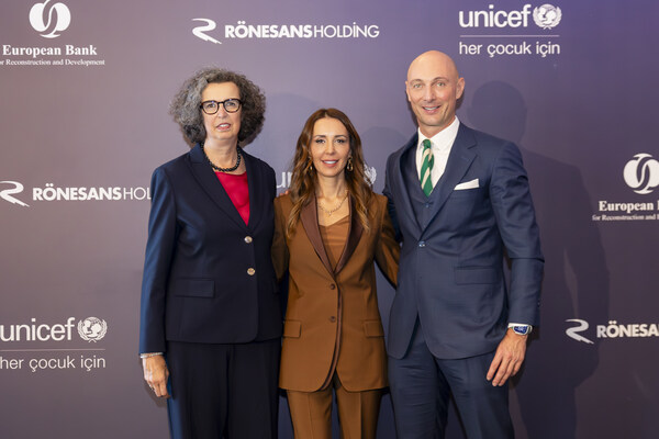 左起，EBRD 土耳其及高加索地區董事總經理 Elisabetta Falcetti、Rönesans Holding 董事會主席 İpek Ilıcak Kayaalp、UNICEF 土耳其代表 Paolo Marchi