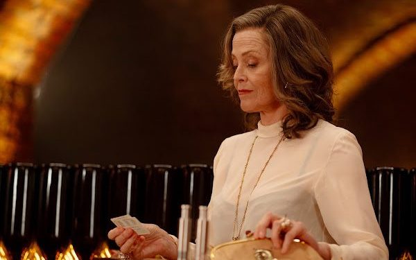 《阿凡達》雪歌妮薇佛再戰《邦尼殺死他》 4吋高跟挑戰蛇蠍美人