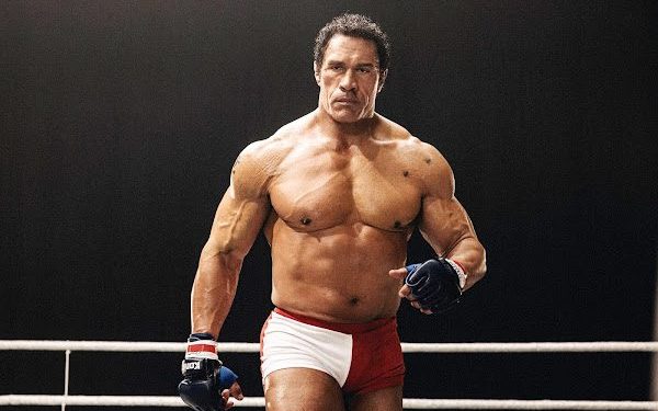 《重擊人生》巨石強森猛增13公斤 耗3小時造型還原驚呆本尊