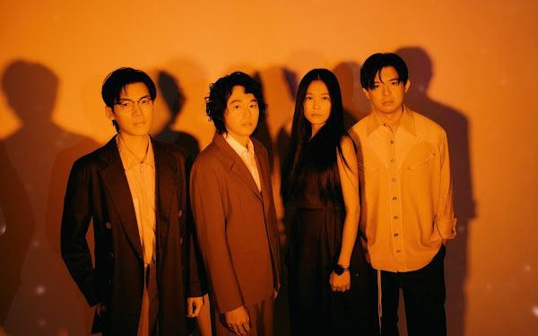 《滾石撞樂隊 2》釋出三首改編新作！Hello Nico 翻玩演繹 1997 經典張震嶽〈愛的初體驗〉