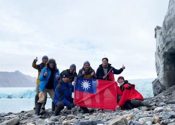 中央大學榮登1111人力銀行《企業最愛大學》 「地球與環境學群」全國第一