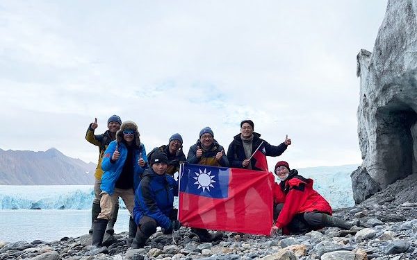 中央大學榮登1111人力銀行《企業最愛大學》 「地球與環境學群」全國第一