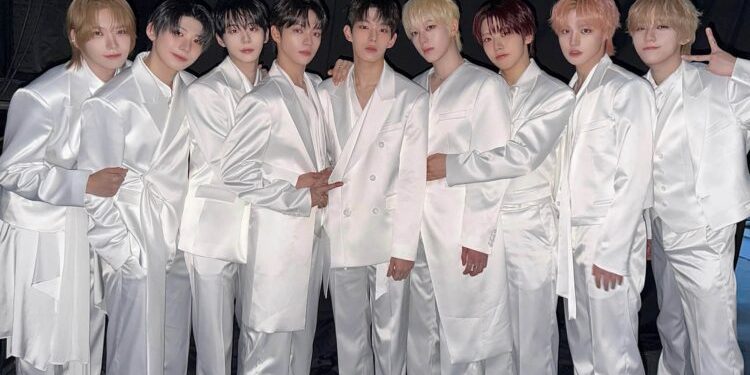 AAA 新人獎男團 AHOF 首爾開唱 九人合體、志恩回歸引爆全場