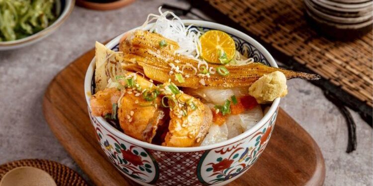 信義區人氣丼飯 炙燒香氣加平價份量 讓人一吃就成主顧