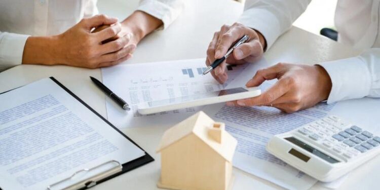 從汽車業務到信義區房仲首選 他用轉職人生打造信任與成交橋樑