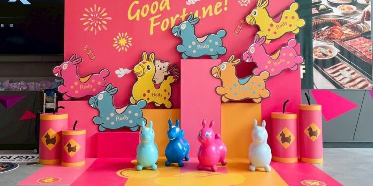 RODY跳跳馬迎新春 秀泰生活「金馬舞吉」4千份紅包+抽 iPhone 17 搶攻年節商機