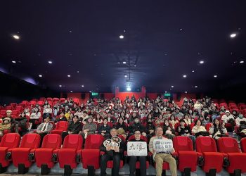 攜金馬美術王誌成赴南投老戲院 導演陳玉勳盼：透過《大濛》更珍惜現在