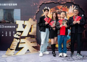 戴立忍、曾莞婷、柯震東現身台北鬧區！上千名民眾爭搶紅包掀熱潮