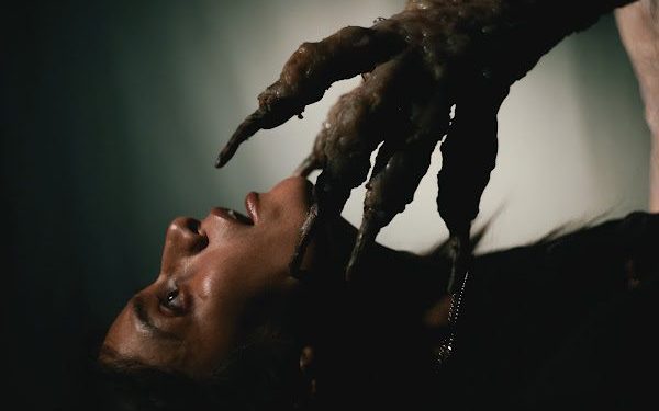 《鬼追蹤》實拍墨西哥猛鬼大樓 巫術痕跡、自殺屋主遺物全入鏡