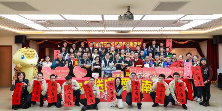 南屯寒冬送暖 公所串聯宮廟里長接力傳愛 年菜物資直送弱勢家戶