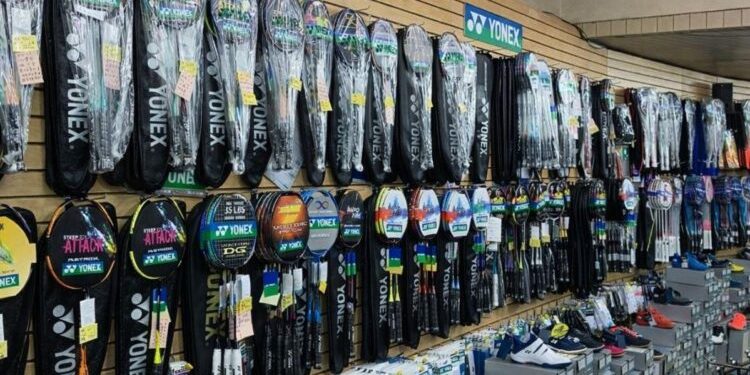 台中買羽球拍去哪？在地深耕38年專賣店 穿線、球鞋一次滿足