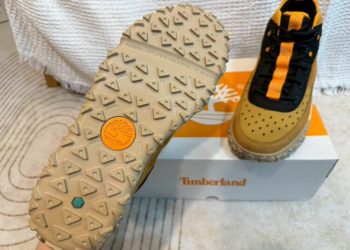 最頂機能鞋是它 上班族猛讚久走不累「雨天超防水」全網讚：穿過回不去