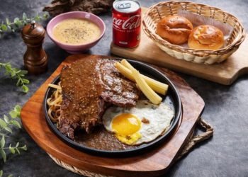 高雄瑞豐夜市必吃原肉牛排 厚切飽滿肉汁 搭配酥皮濃湯超滿足