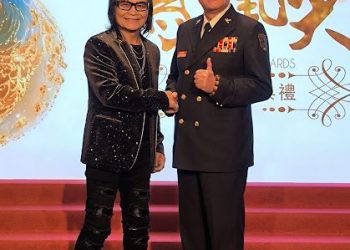 載部長兜風開唱〈五月十一彼下埔〉 沈文程宣告高齡換照 5/1正式上路