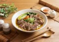 米其林必比登推薦 新竹城隍廟必吃牛肉麵 中藥熬煮湯頭超甘甜