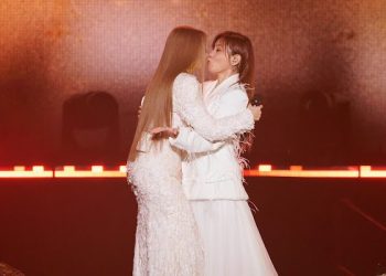 「玲薇不亂」玩真的！A-Lin 奪李佳薇「女女初吻」萬人見證啾一個