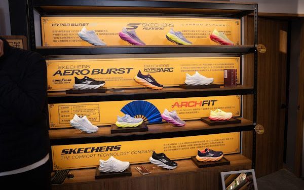 跑鞋科技 × 草本修復 SKECHERS攜手王大夫一條根打造《舒適根本術》快閃店中店