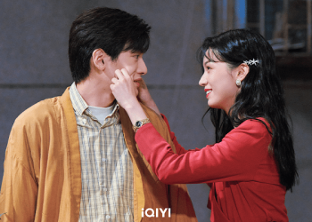 周也化身「鴨蛋西施」穿越1983逆襲商界！復古造型被封「媽咪」