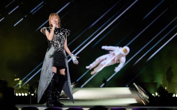 孫燕姿睽違12年重返香港開唱 鄭秀文驚喜現「聲」 分享不為人知小故事