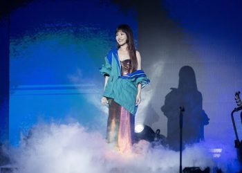 彭佳慧大馬開唱成「行走的點唱機」 有求必應竟當眾「脫掉」