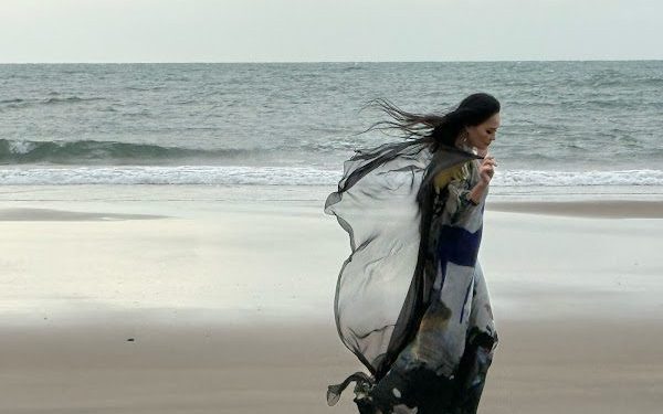 潘越雲馬年開春曝光新身分！升格當 MV 導演為新歌獻出執導處女秀