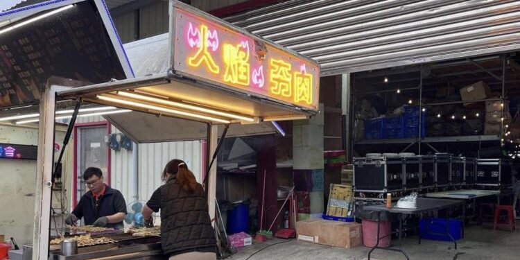 墾丁烤肉派對可以很簡單 屏東燒烤外燴餐車現串現烤 輕鬆嚐美味