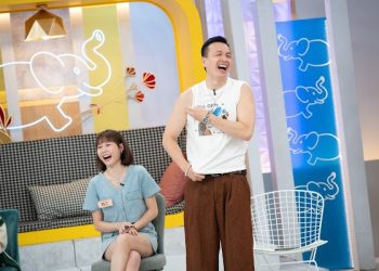 小鐘《不熙娣》棚內脫衣爆汗做伏地挺身 遭小S逼瘋：錢太難賺