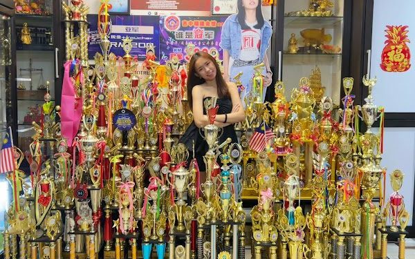 2026大馬最強新聲代來襲！年僅19歲新人劉恩君(Jun Jun)挾「百冠新聲」聲勢出道