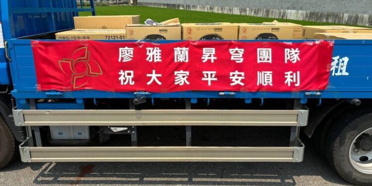 低調現身白沙屯進香　神秘美歸女企業家再被捕捉身影