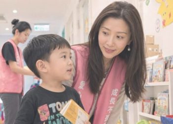 新聞稿標題 成長不孤單團隊走訪嘉義家扶中心 以物資捐助與陪伴關懷兒少成長 負責人詠琳：曾經被幫助的人，更懂得在能力所及時把善意傳出去