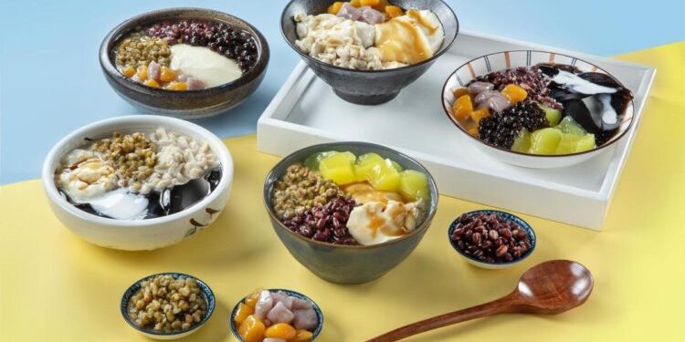 新莊豆花店 手工豆花淋上自製炒糖水、冬天還有燒仙草