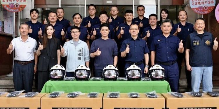 高景宸總監推動警民合作 捐贈安全帽、防護手套　用實際行動守護第一線執勤安全