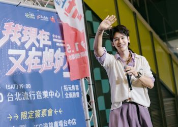 鼓鼓化身「樹洞」陪歌迷整理心事 簽票會暖哭粉絲