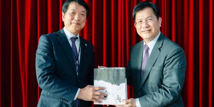 外交部長林佳龍接見第14屆「日本台灣商會聯合總會」總會長頼本勉一行