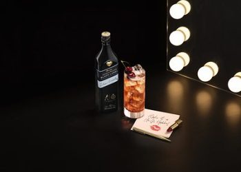 Johnnie Walker 推出 Sabrina Carpenter Black Label 限量版瓶身設計